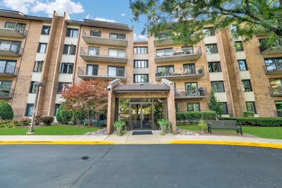 /international/us/601-lake-hinsdale-drive-willowbrook-il-110106233071/