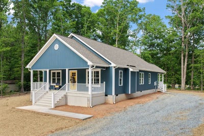/international/us/19-mansion-drive-clarksville-va-110107699172/