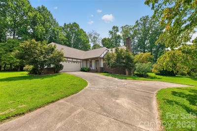 /international/us/2923-dogwood-drive-claremont-nc-110119708338/