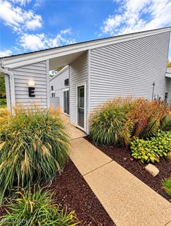 /international/us/1555-cedarwood-drive-westlake-oh-110120498954/