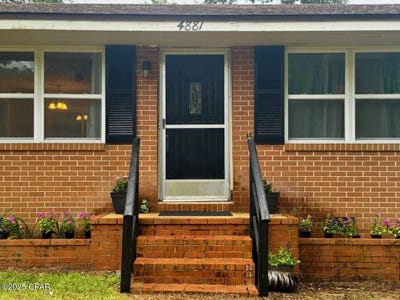 /international/us/4881-tall-pine-drive-marianna-fl-110100129118/
