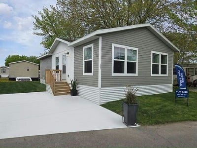/international/us/207-spruce-lane-mankato-mn-110103013384/