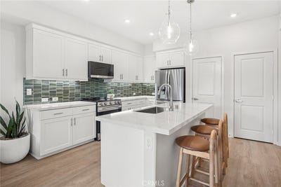 /international/us/555-gregory-way-glendora-ca-110109010178/