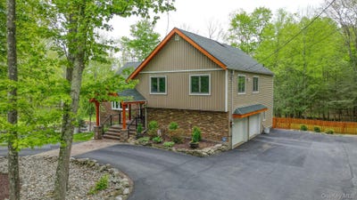 /international/us/90-m-and-m-road-middletown-ny-110107963552/
