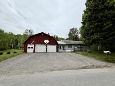 /international/us/63-lakeshore-drive-presque-isle-me-110108472680/