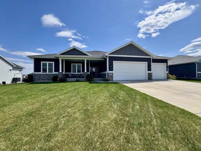 /international/us/2020-goldfinch-lane-sauk-city-wi-110107956751/
