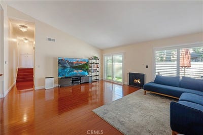 /international/us/20078-avenue-of-the-oaks-newhall-ca-110100357600/