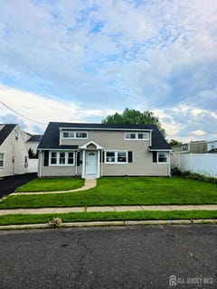 /international/us/81-hickory-street-carteret-nj-110100837554/