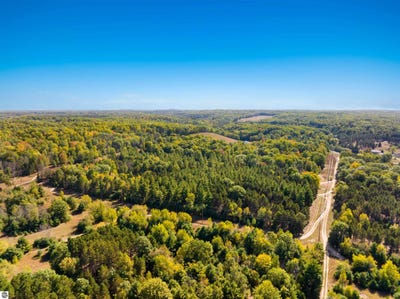 /international/us/00-bunker-hill-road-williamsburg-mi-110103696485/