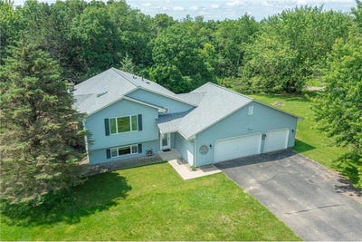 /international/us/864-bradley-drive-hudson-wi-110100320838/