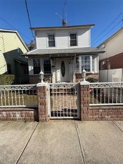 /international/us/136-29-220th-place-220th-place-laurelton-ny-110103186564/
