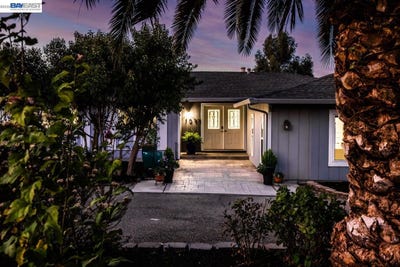 /international/us/1015-byrd-ln-pleasanton-ca-110110327822/