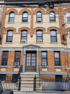 /international/us/18-58-cornelia-street-ridgewood-ny-110097000402/