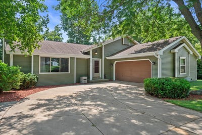 /international/us/11811-w-woodland-cir-hales-corners-wi-110101114088/