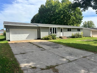 /international/us/804-thompson-street-bloomer-wi-110109658265/
