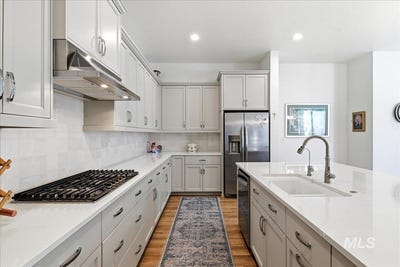 /international/us/2161-n-leatherwood-ave-star-id-110107684638/