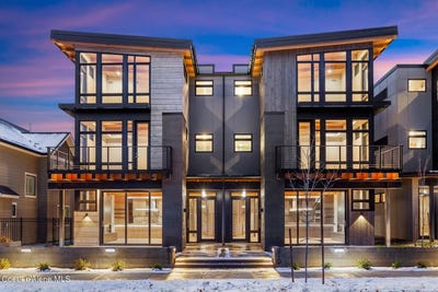 /international/us/810-e-lakeside-ave-coeur-d-alene-id-110108821033/