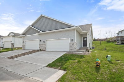 /international/us/25-keeneland-court-pleasant-hill-ia-110097876242/