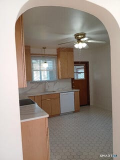 /international/us/16-church-street-east-haven-ct-110107550720/