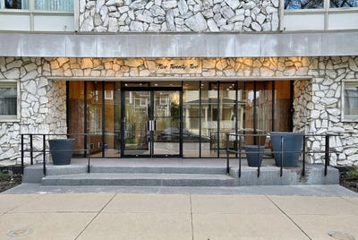 /international/us/222-n-marion-street-oak-park-il-110107439647/