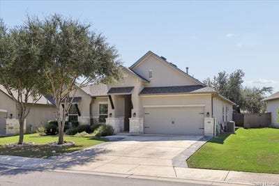 /international/us/920-carriage-loop-new-braunfels-tx-110120483462/