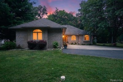 /international/us/7480-majestic-woods-drive-argentine-twp-mi-110119466241/