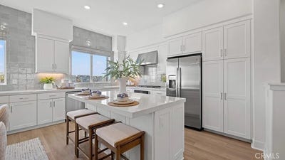/international/us/832-sonia-irvine-ca-110106260167/