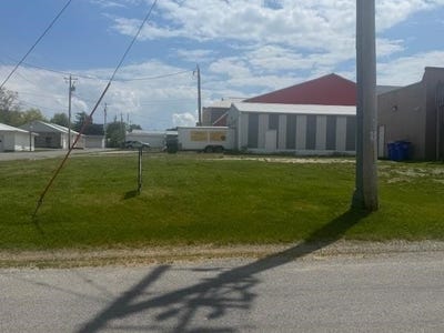 /international/us/122-e-commercial-st-lonetree-ia-110100681930/