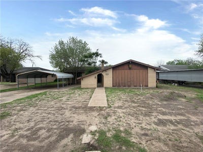 /international/us/908-fannin-street-george-west-tx-110108736030/