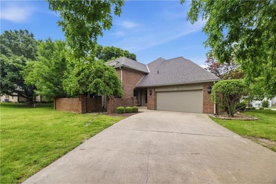 /international/us/5204-w-112th-street-leawood-ks-110119610088/