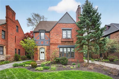 /international/us/2623-charney-road-university-heights-oh-110107513968/