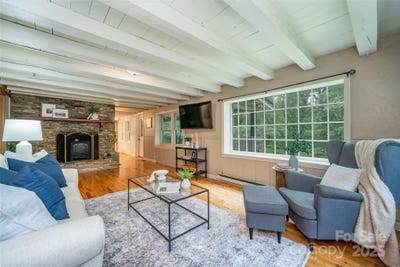 /international/us/15-wilson-way-flat-rock-nc-110100266137/