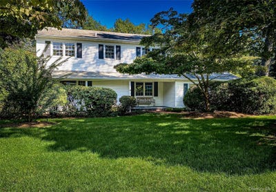 /international/us/15-fox-road-east-setauket-ny-110110231586/