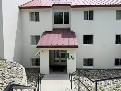 /international/us/161-mountainside-drive-warren-vt-110108576670/