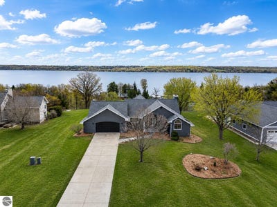 /international/us/7215-cedarview-lane-cedar-mi-110107850502/