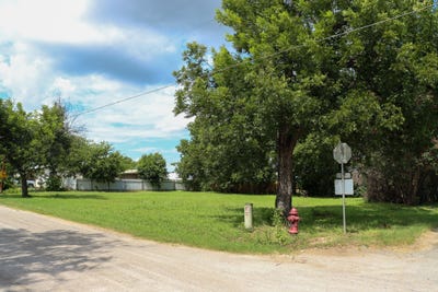 /international/us/708-w-lewis-street-san-saba-tx-110101605437/
