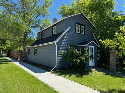 /international/us/701-thompson-st-bottineau-nd-110108250631/