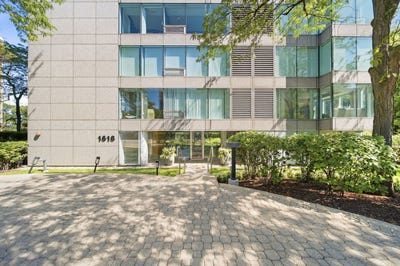 /international/us/1618-sheridan-road-wilmette-il-110110403732/
