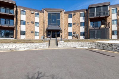 /international/us/2700-oxford-street-n-roseville-mn-110106679190/