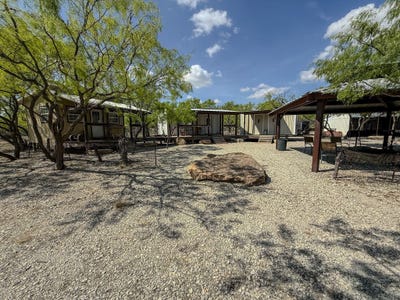 /international/us/1124-county-road-322-voss-tx-110107503708/