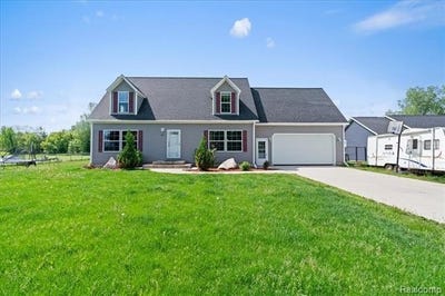 /international/us/201-lyman-street-corunna-mi-110108355304/