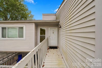 /international/us/1050-21st-avenue-nw-hickory-nc-110120548952/