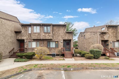 /international/us/21-towne-house-road-hamden-ct-110107567943/