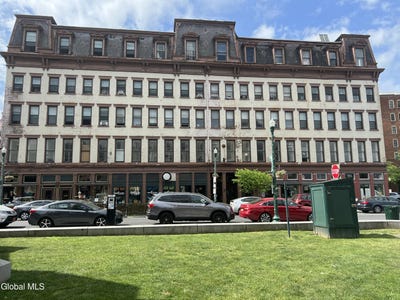 /international/us/5-broadway-troy-ny-110108380567/