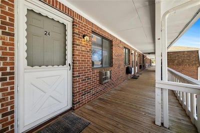 /international/us/569-smithfield-road-north-providence-ri-110107775749/