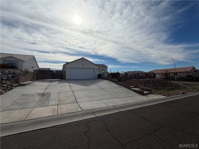 /international/us/2416-n-ridge-avenue-bullhead-city-az-110105867438/