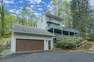 /international/us/860-parkview-drive-westmont-hilltop-school-district-pa-110107662772/