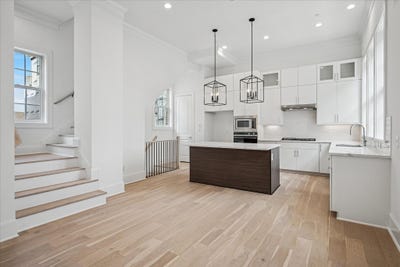 /international/us/4070-oak-circle-addison-tx-110105766473/