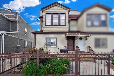 /international/us/10106-116th-street-richmond-hill-ny-110119759824/