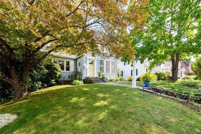 /international/us/75-summer-street-westerly-ri-110110343263/